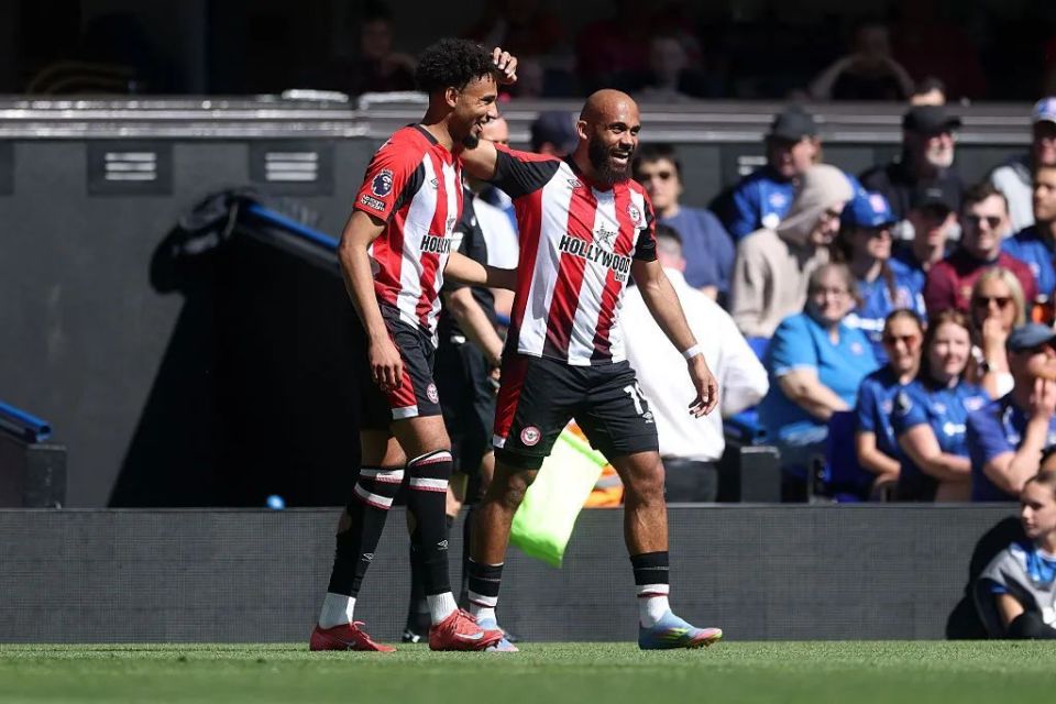 南安普顿后防球员戏耍队友获点赞的简单介绍