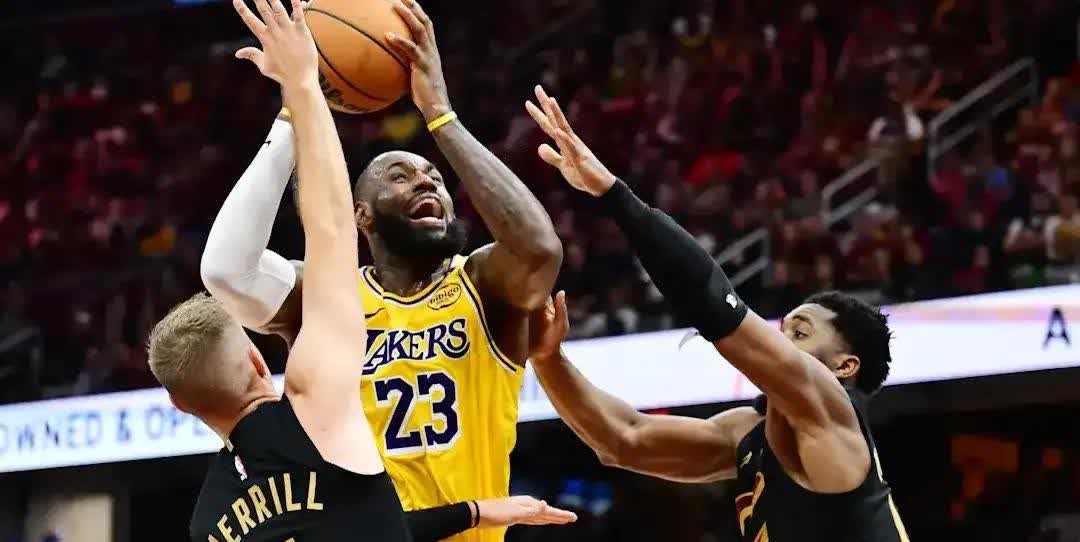 浓眉哥爆冷击败西班牙队，比分优势明显引爆全场！